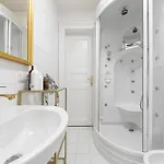 1# Fancy Share With Own Bathroom *