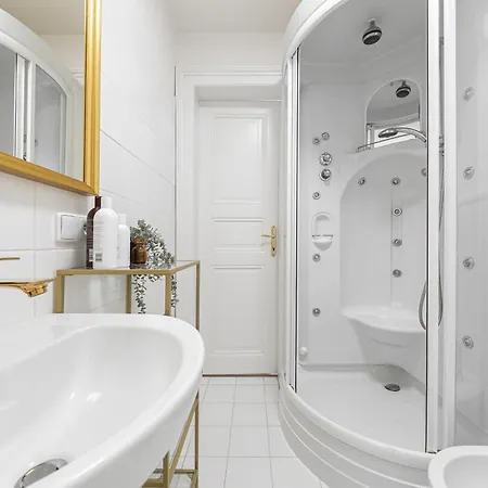 1# Fancy Share With Own Bathroom *