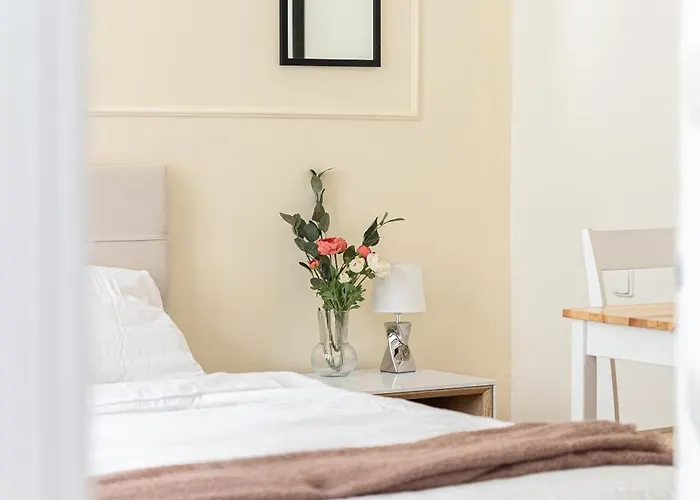 Rum i privatbostad 1# Fancy Share With Own Bathroom Prag